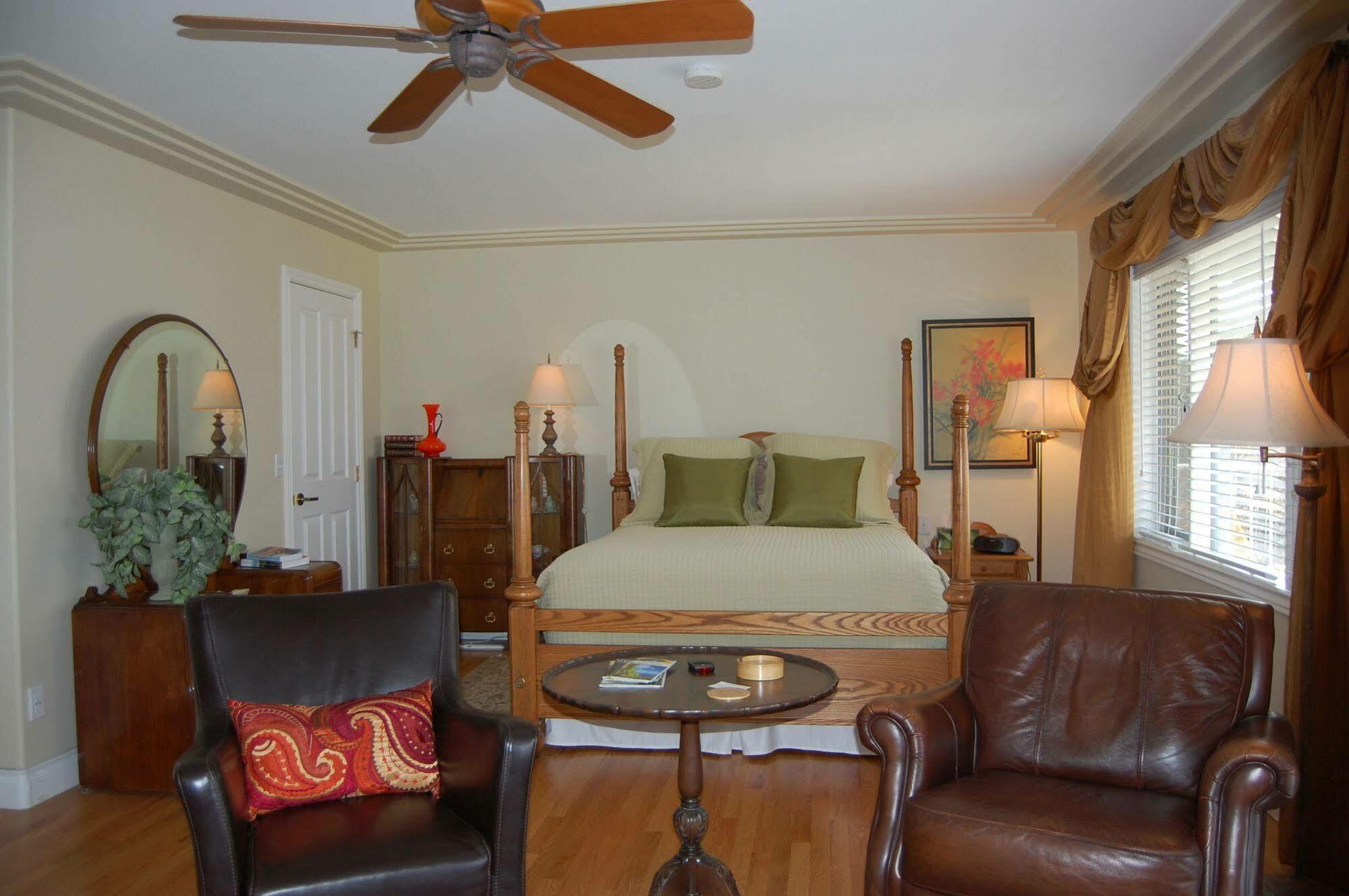Lakeshore B&B Kelowna Esterno foto