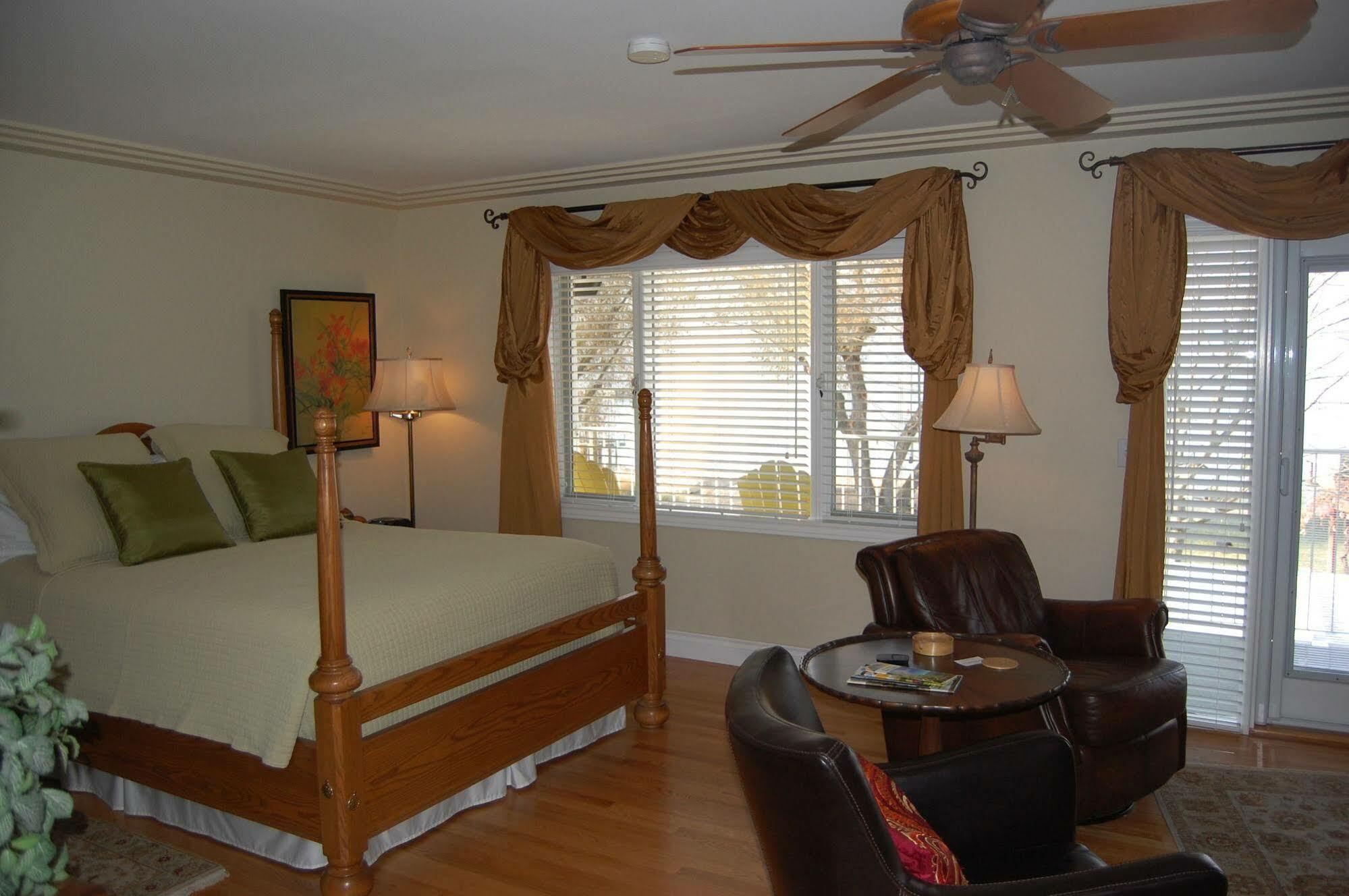 Lakeshore B&B Kelowna Esterno foto