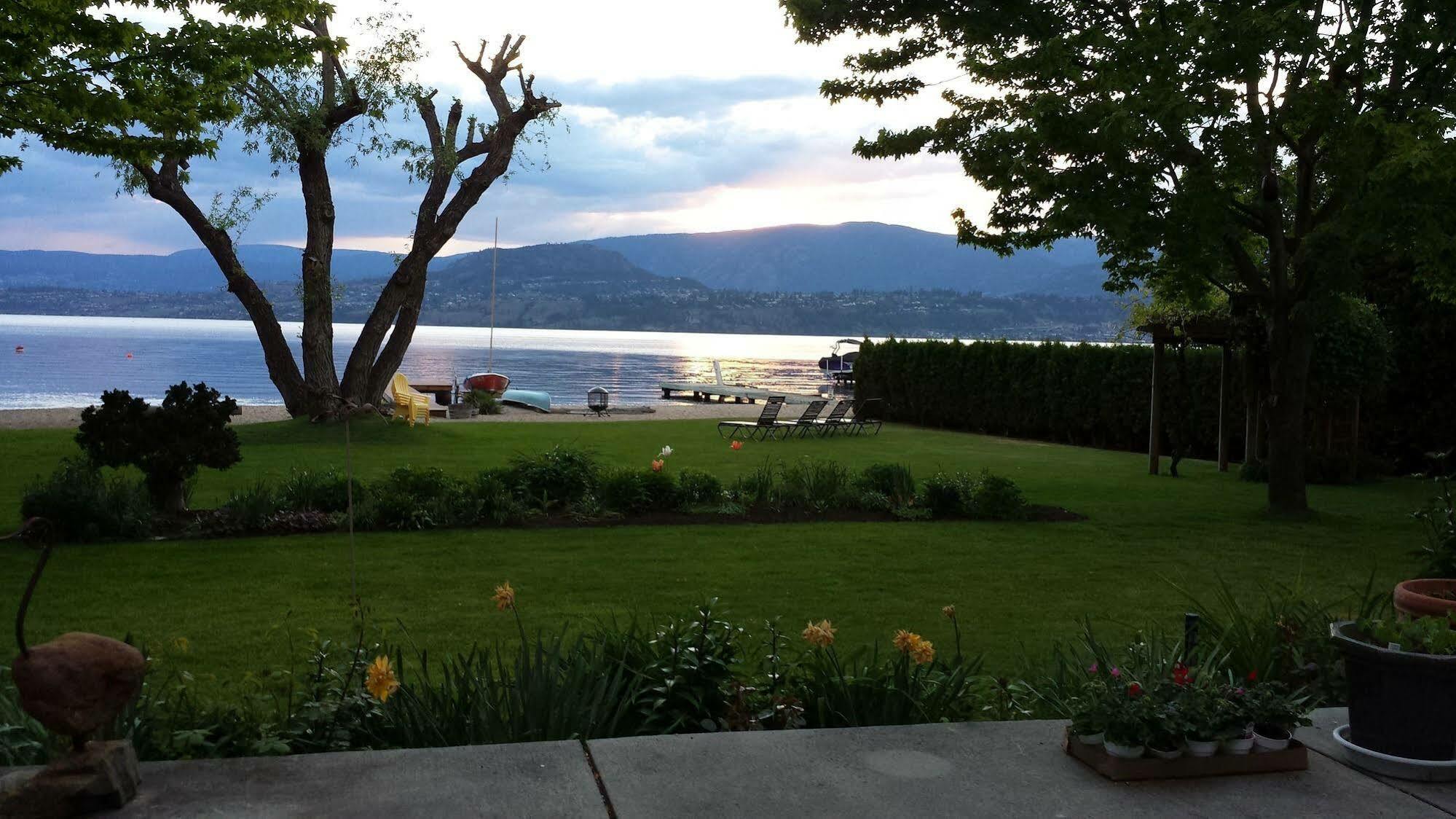 Lakeshore B&B Kelowna Esterno foto