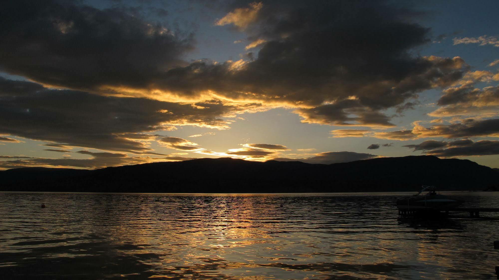 Lakeshore B&B Kelowna Esterno foto